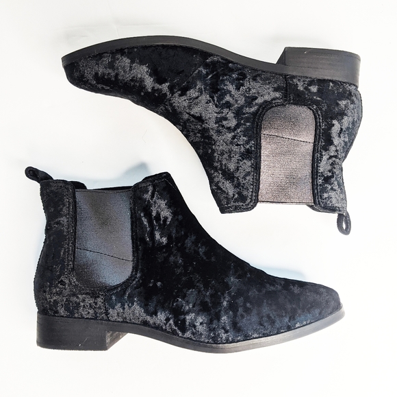 Toms Shoes - Toms Crushed Velvet Chelsea Bootie